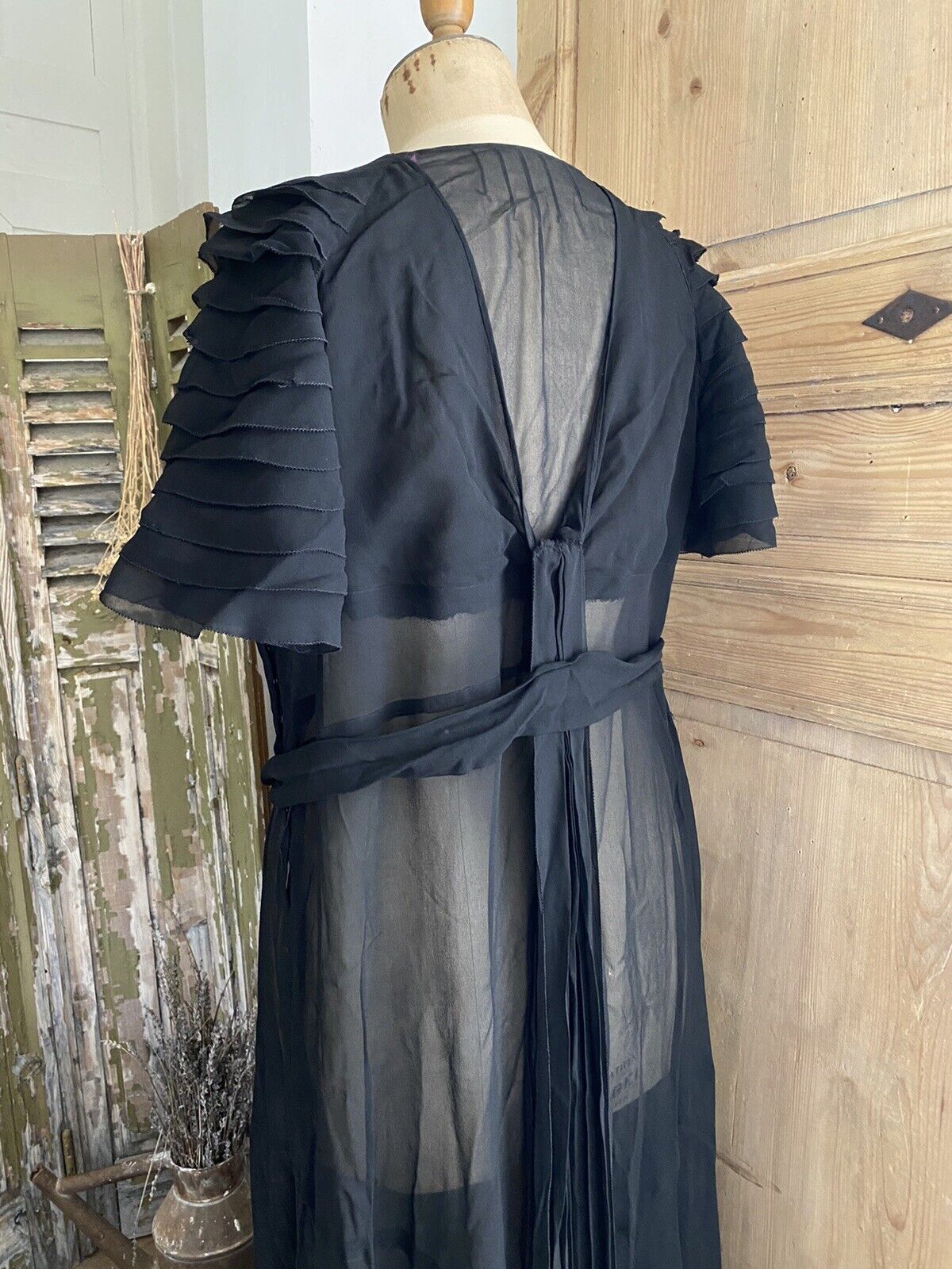 Années Folles French BLACK belted SILK DRESS c1920