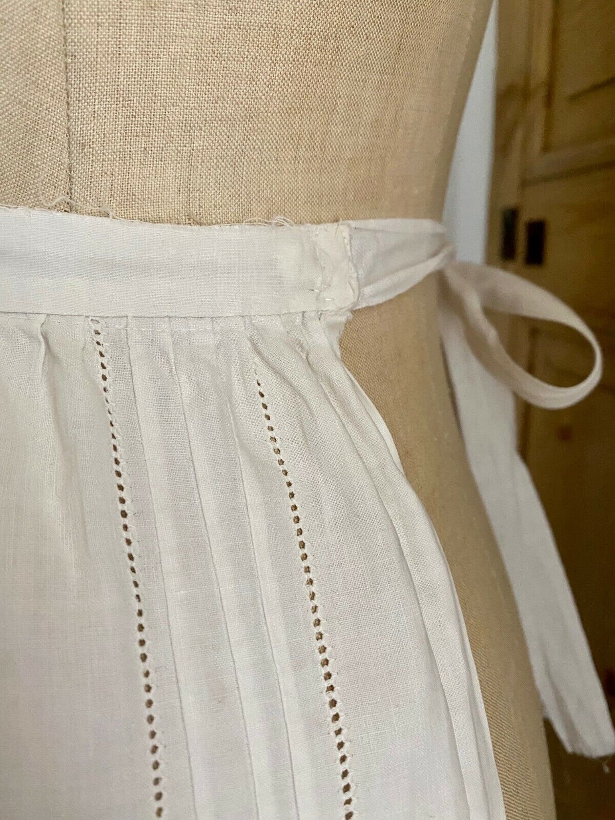 Vintage French service PINTUCKS POPLIN COTTON APRON work wear openworks c1930