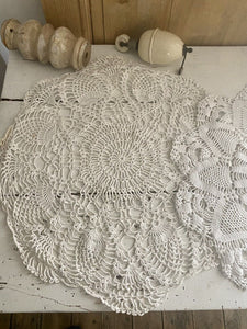 SET 3 round French HEAVY cotton FILET LACE DOILIES mat c1950