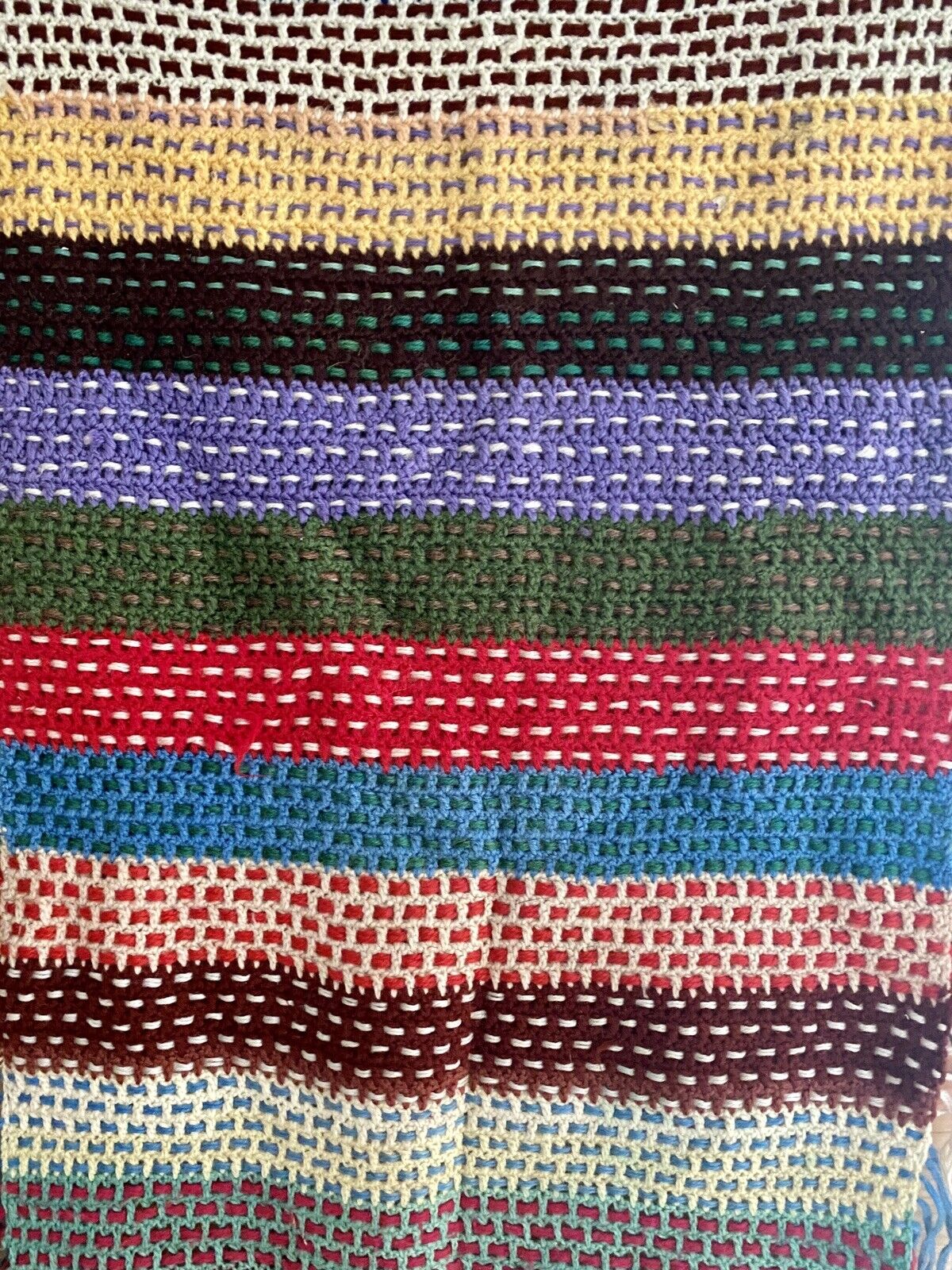 Couverture de poupée multicolore tricotée à la main en laine française vintage, vers 1950