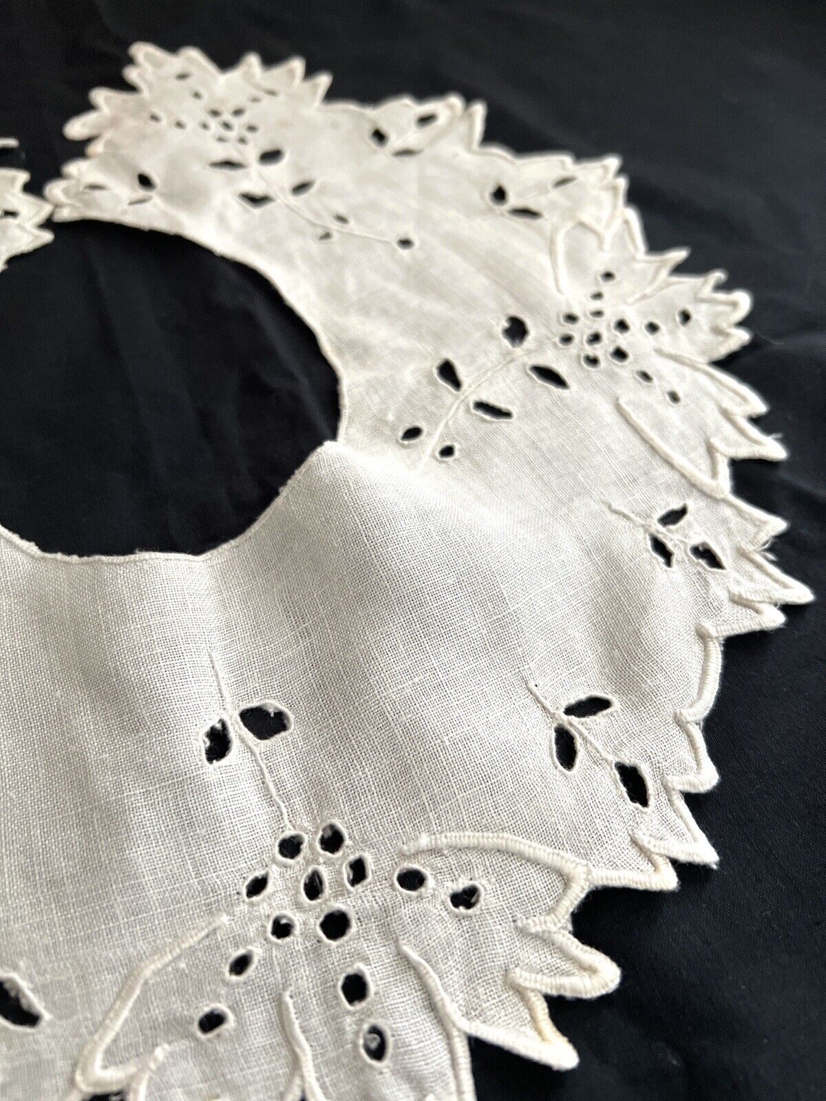 Antique French FLORAL EYELET embroideries COLLAR festons c1920