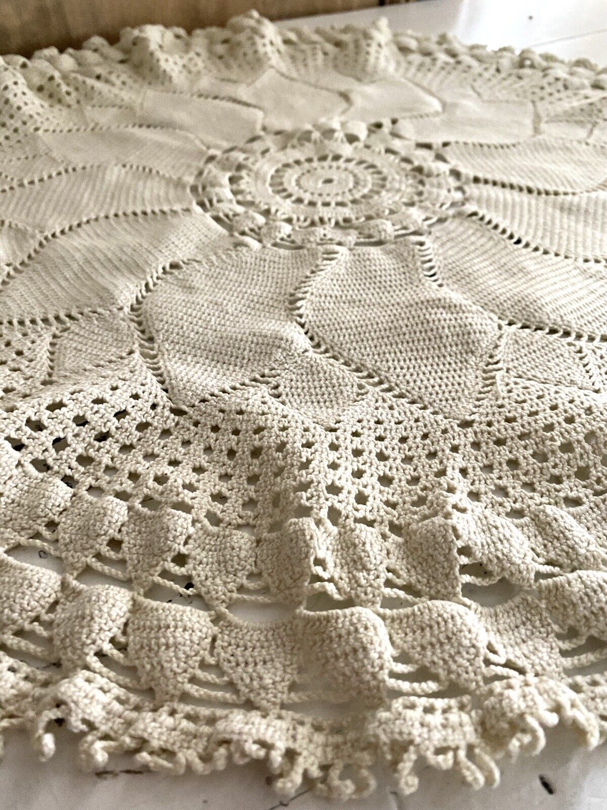 Vintage French filet lace ROUND doily HEAVY cotton ECRU rosace c1930