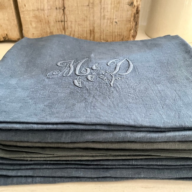 lot 6 serviettes anciennes damassées teintes bleu les toiles blanches