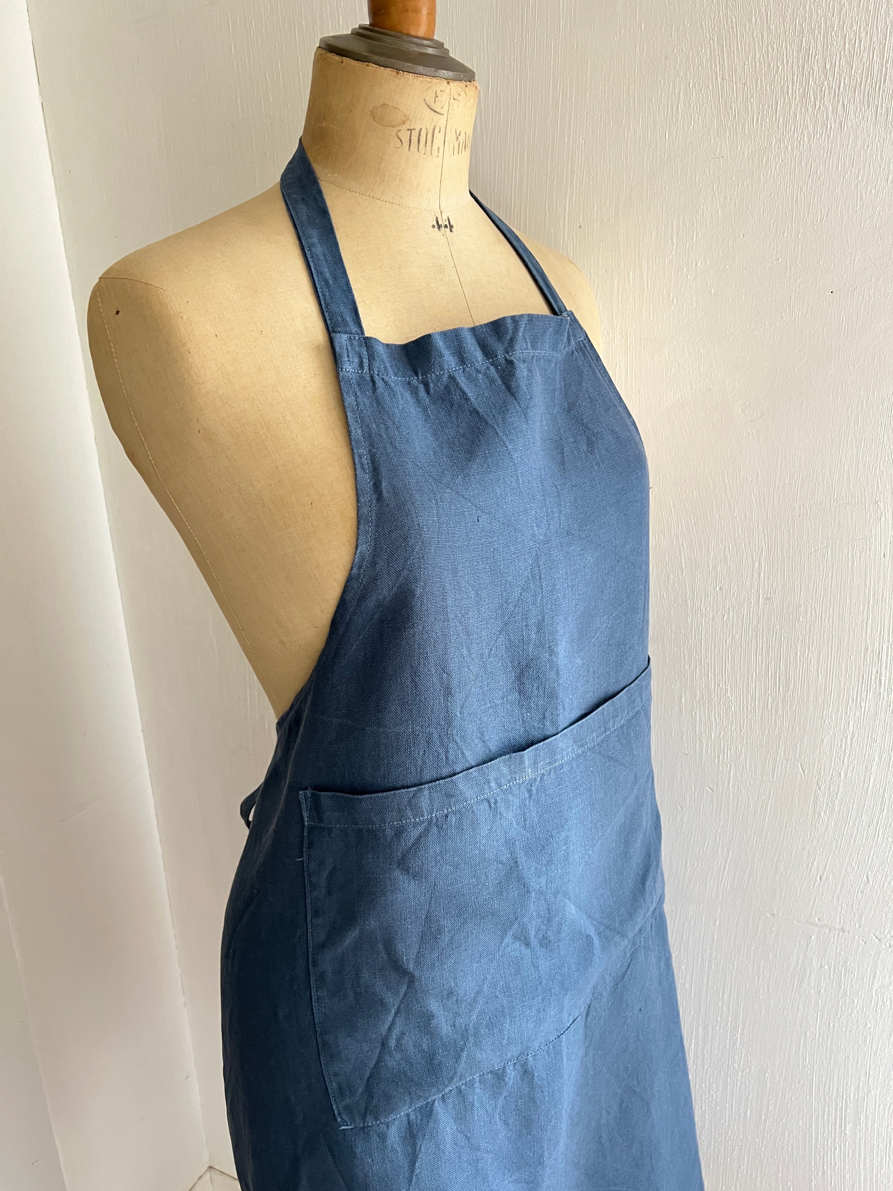 Work apron in old linen dyed indigo